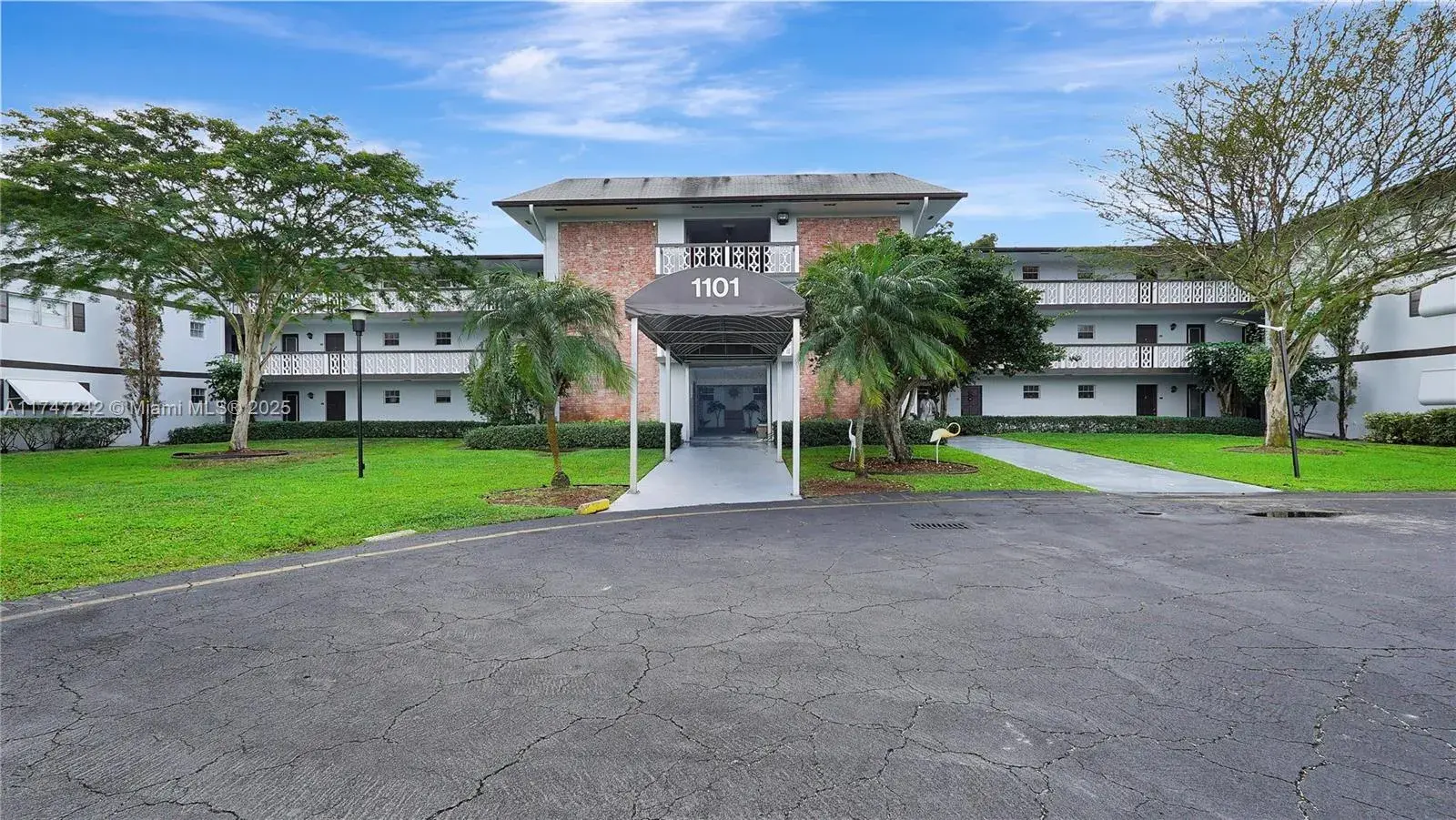 2 bedroom 2 bath Residential for sale at 1101 Hillcrest Ct # 103, Hollywood FL 33021