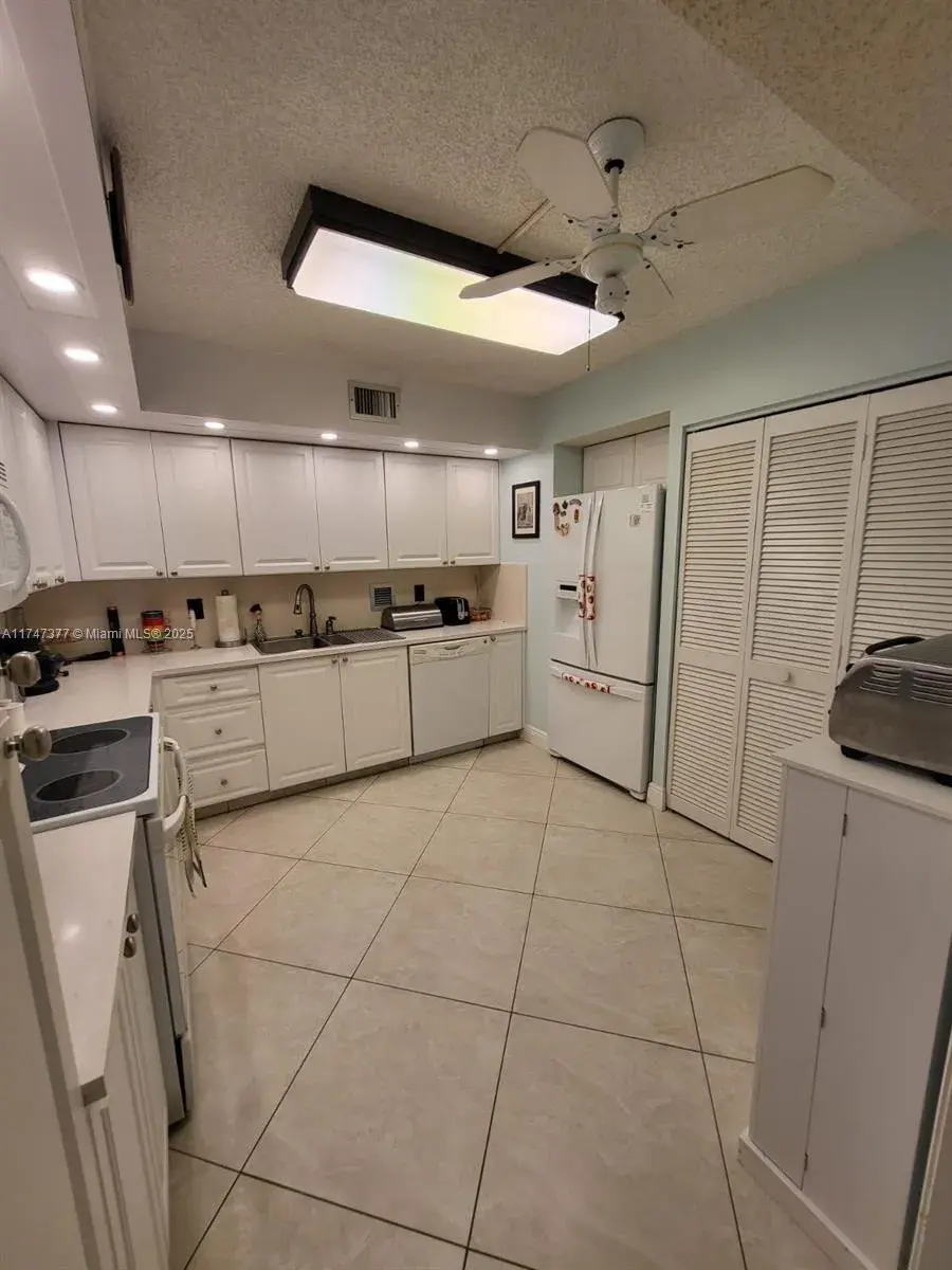2810 N 46th Ave, Hollywood FL 33021