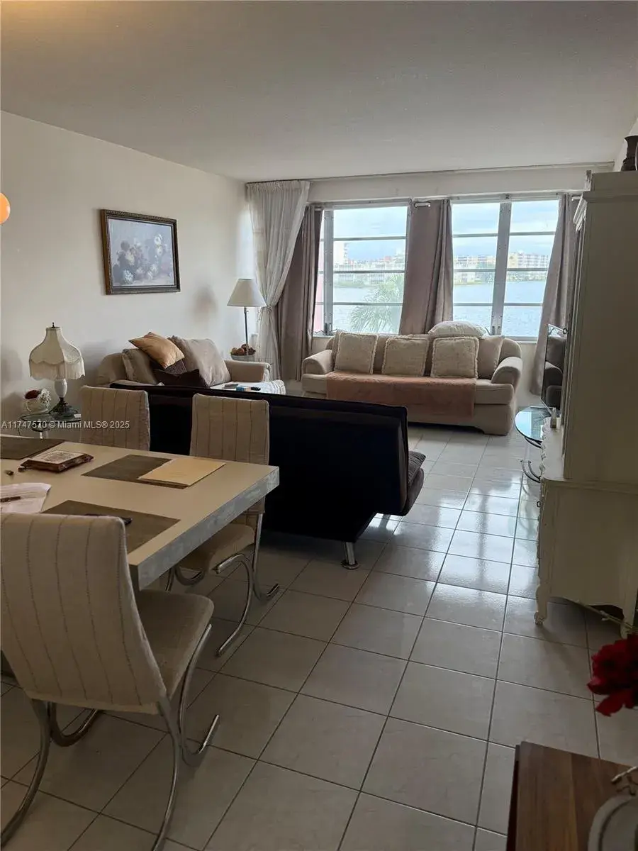 1 bedroom 1 bath Residential for sale at 18555 NE 14th Ave # 618, Miami FL 33179
