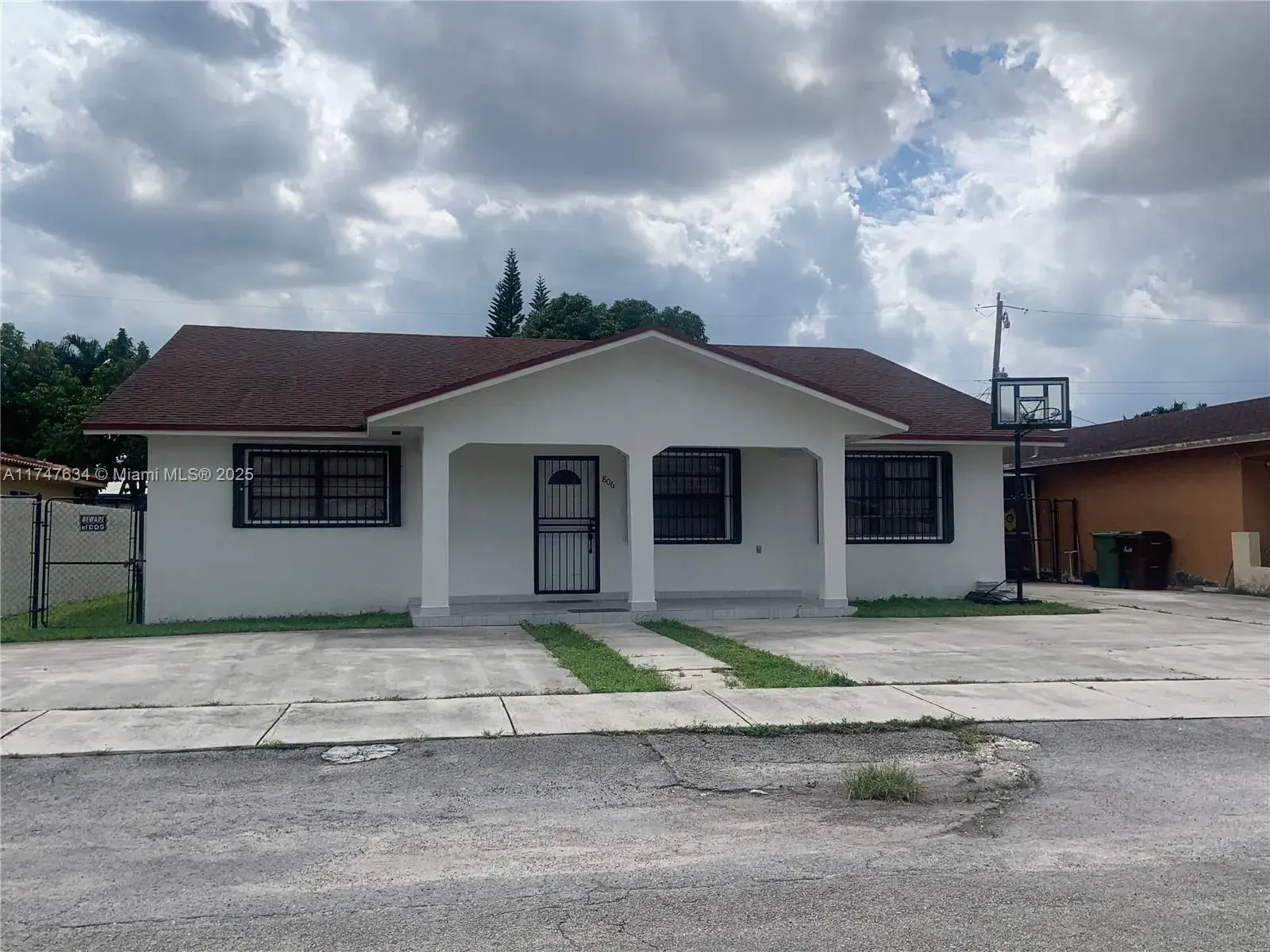 4 bedroom 2 bath Residential Lease for rent at 806 W 73rd Pl, Hialeah FL 33014