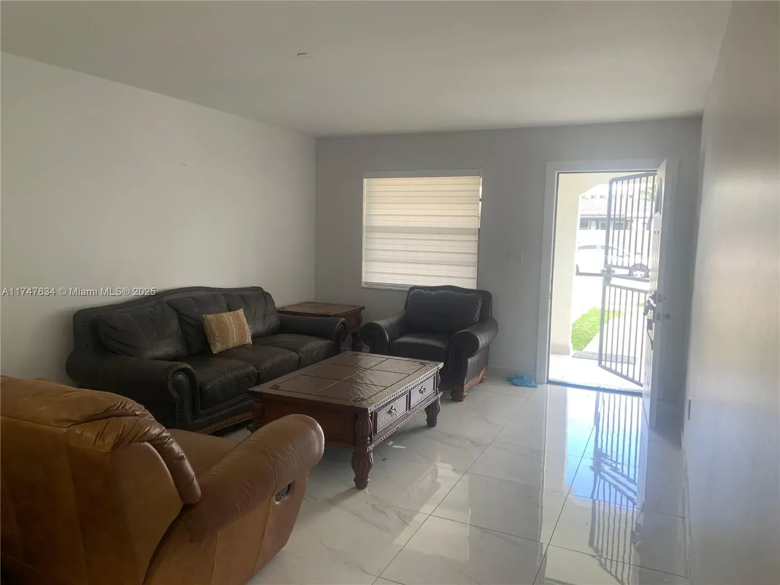 806 W 73rd Pl, Hialeah FL 33014