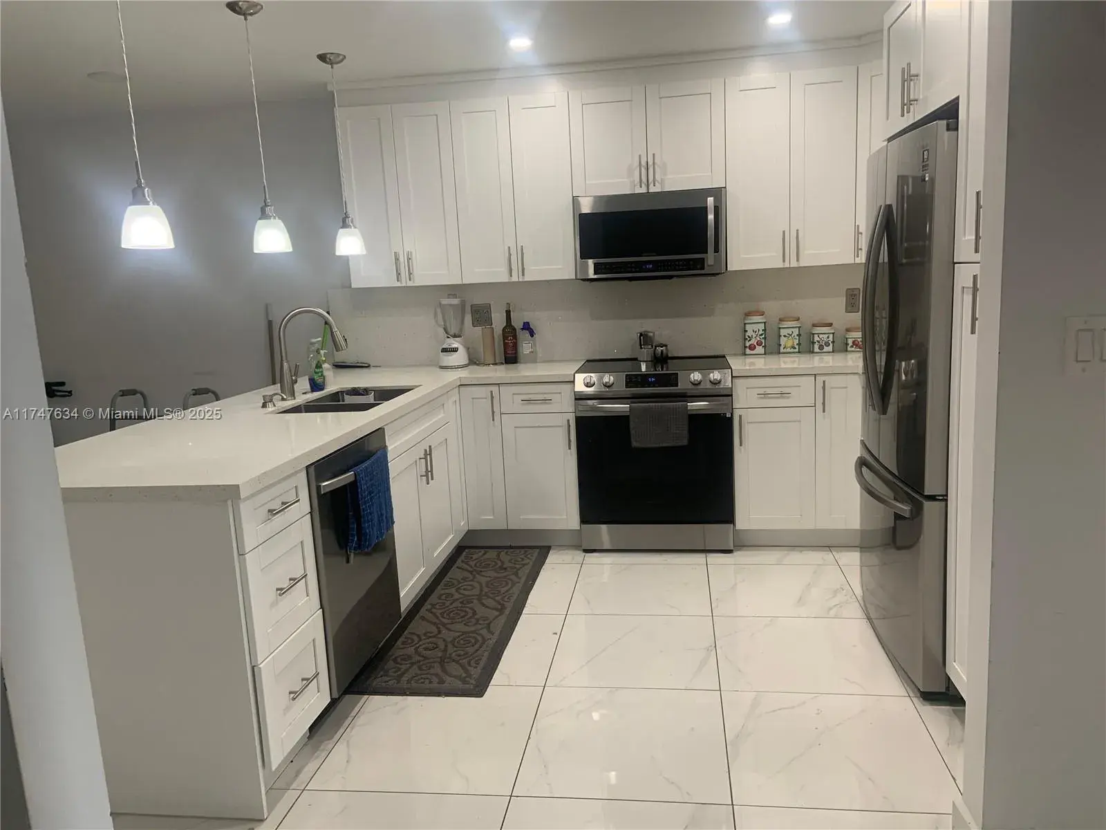806 W 73rd Pl, Hialeah FL 33014