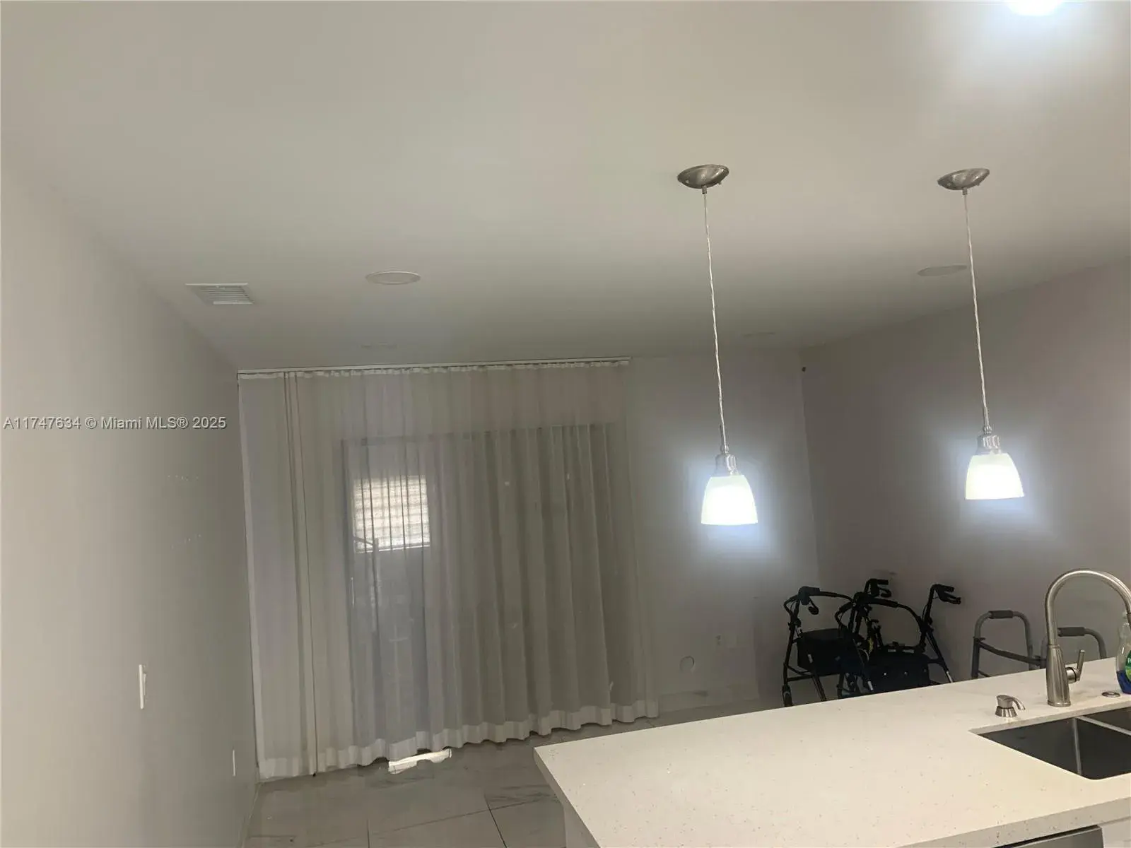 806 W 73rd Pl, Hialeah FL 33014
