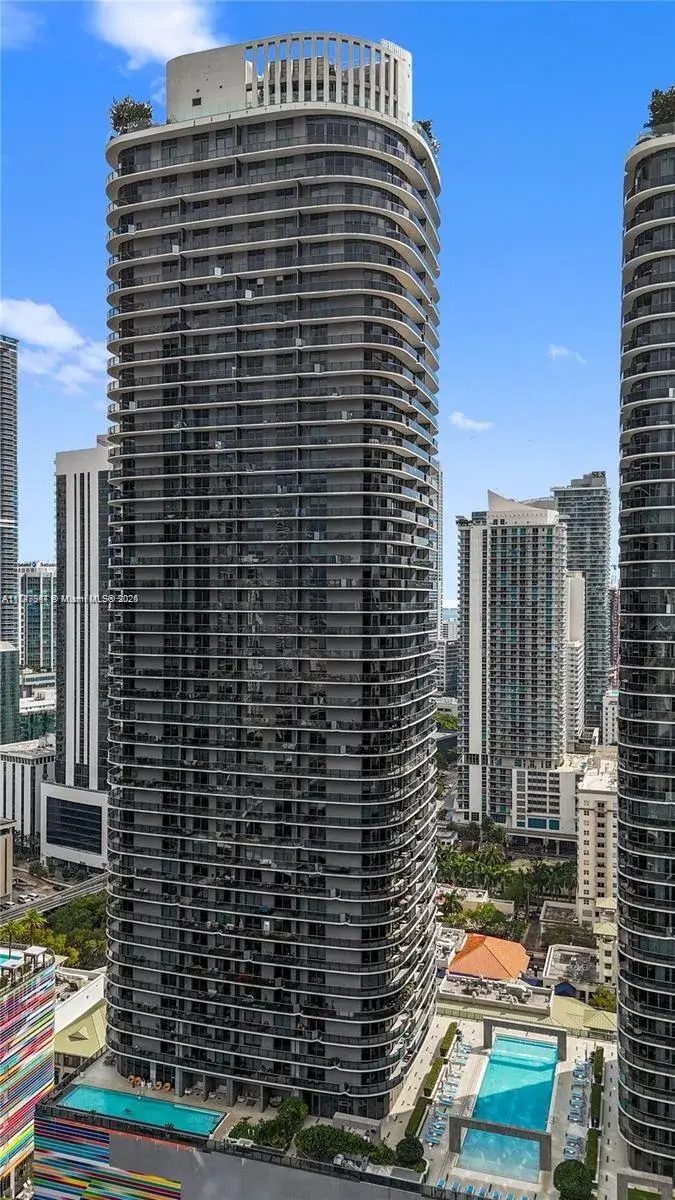 45 SW 9th St # 4703, Miami FL 33130