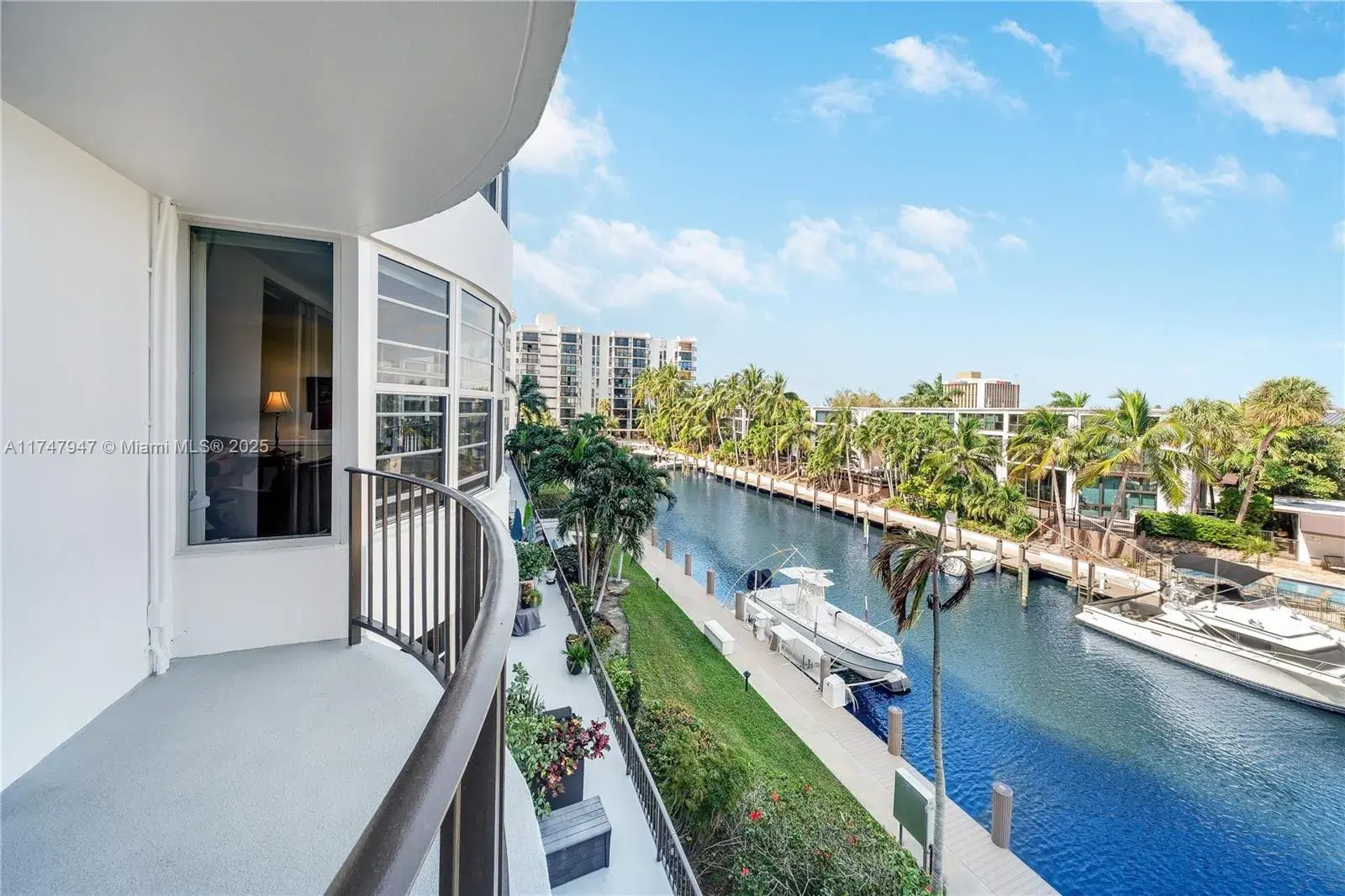 2 bedroom 2 bath Residential for sale at 3051 NE 48th St # 308, Fort Lauderdale FL 33308