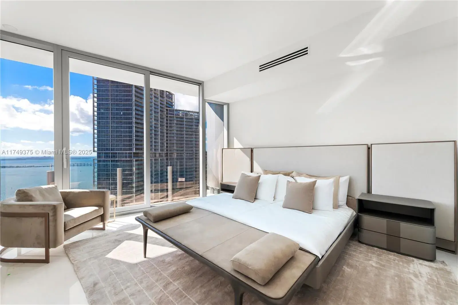 3 bedroom 3 bath Residential for sale at 300 Biscayne Blvd Way # 3905W, Miami FL 33131