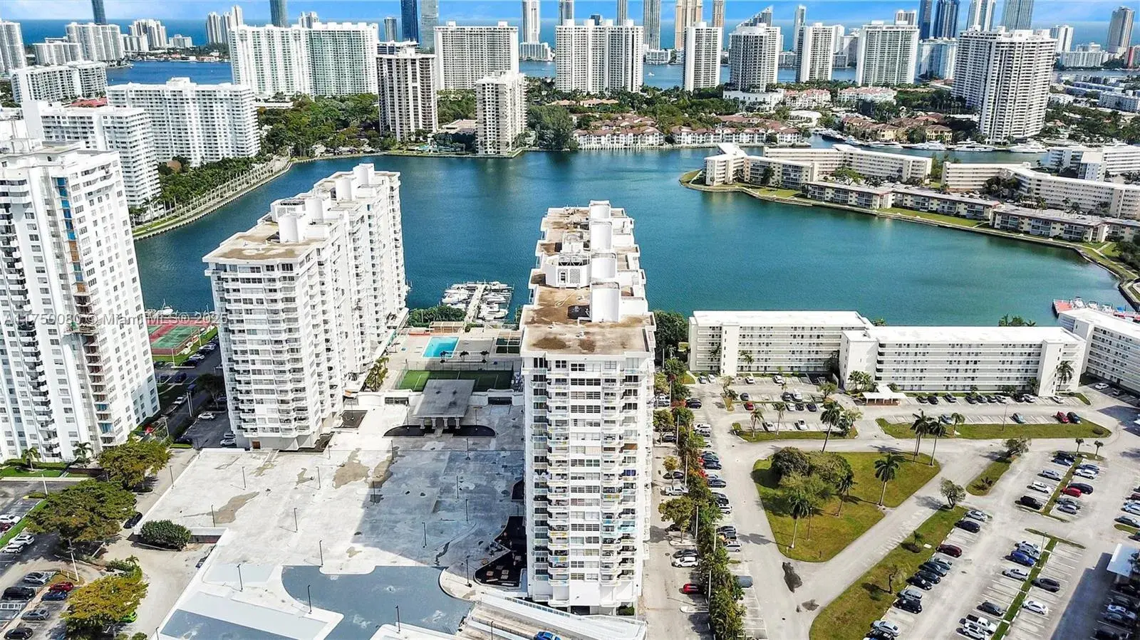 2 bedroom 2 bath Residential for sale at 18051 Biscayne Blvd # 801, Aventura FL 33160