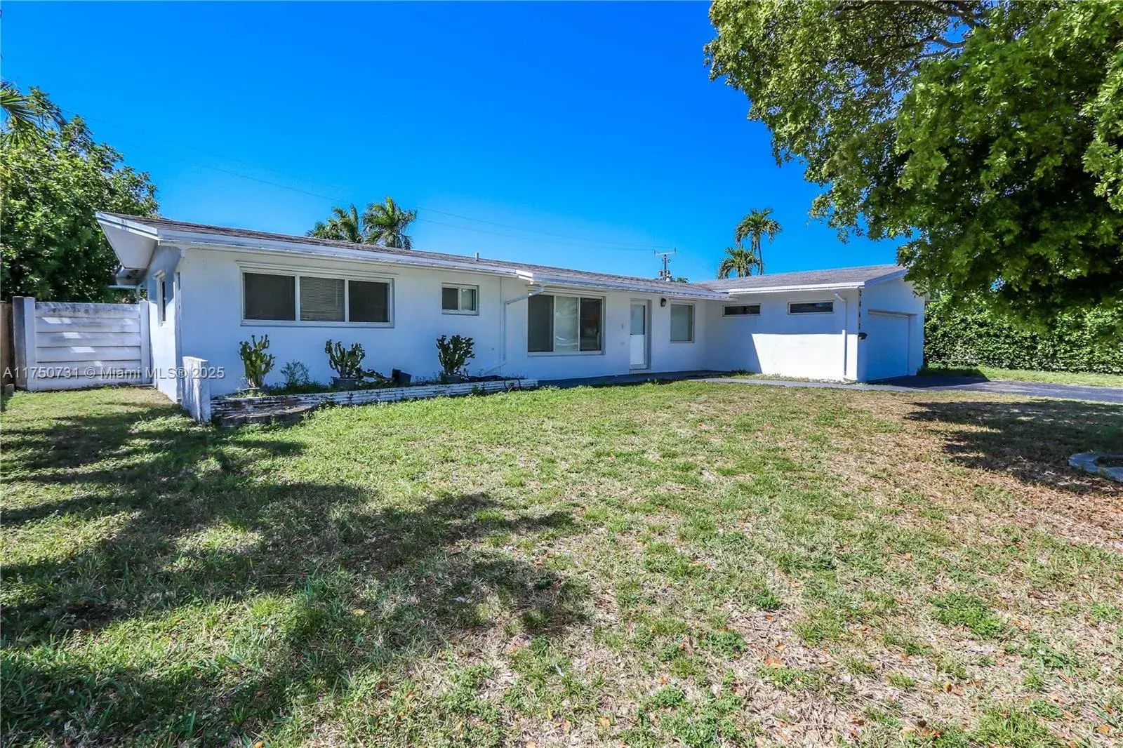 3 bedroom 2 bath Residential for sale at 3842 N Circle Dr, Hollywood FL 33021