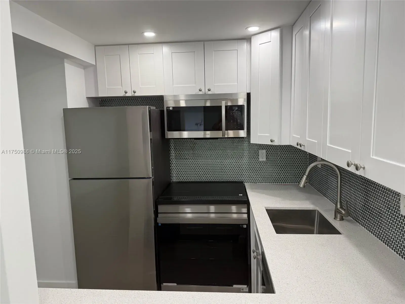 926 Michigan Ave # 12, Miami Beach FL 33139