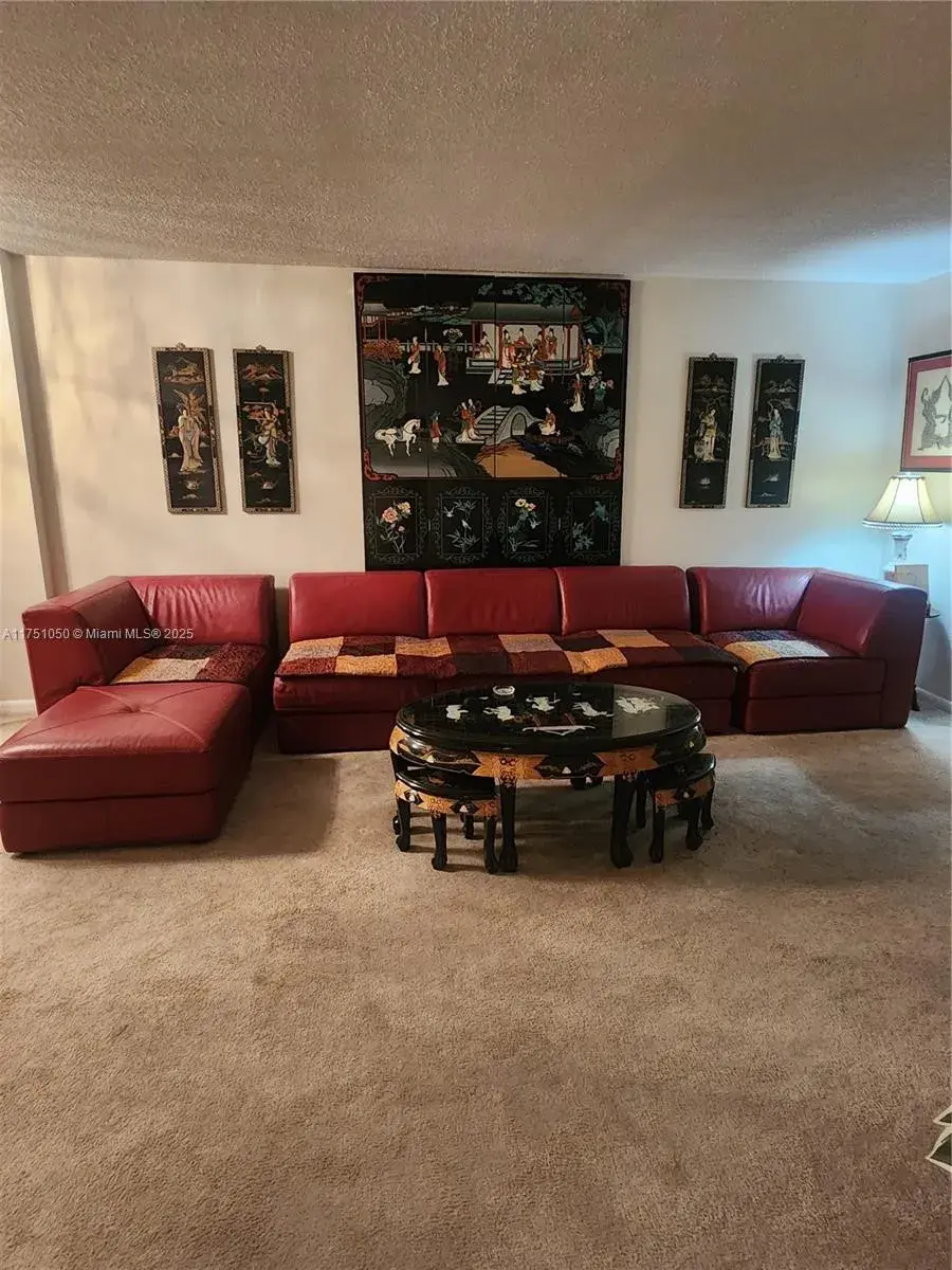 1 bedroom 1 bath Residential for sale at 4350 Hillcrest Dr # 807, Hollywood FL 33021
