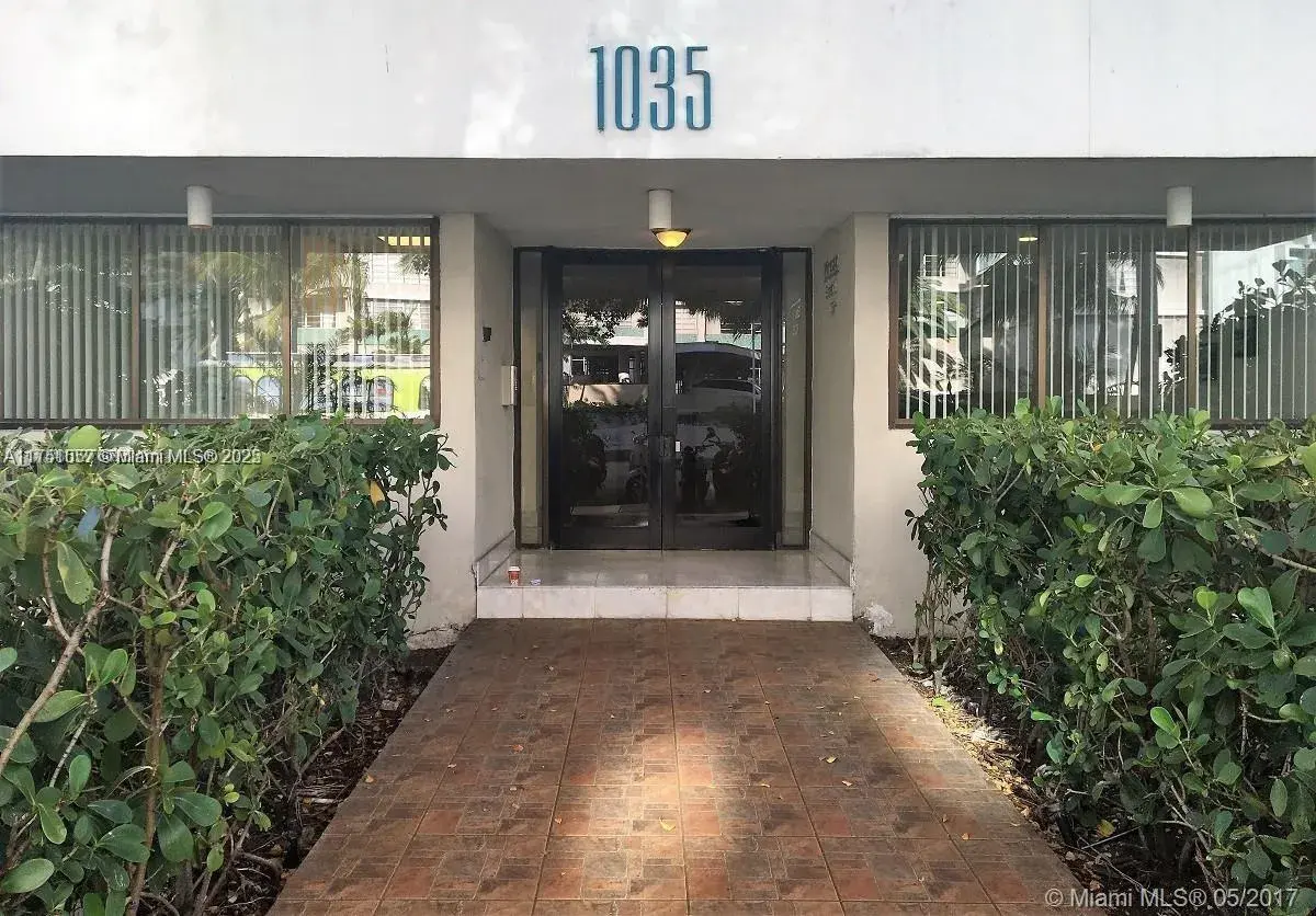 1 bedroom 1 bath Residential for sale at 1035 West Ave # 708, Miami Beach FL 33139
