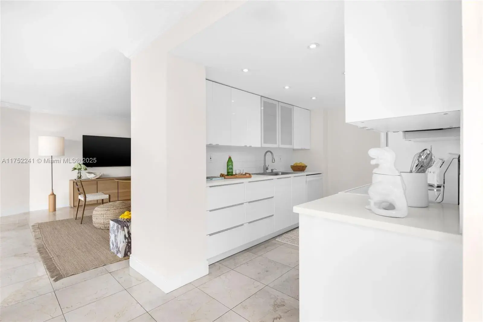 1000 Quayside Ter # 1411, Miami FL 33138