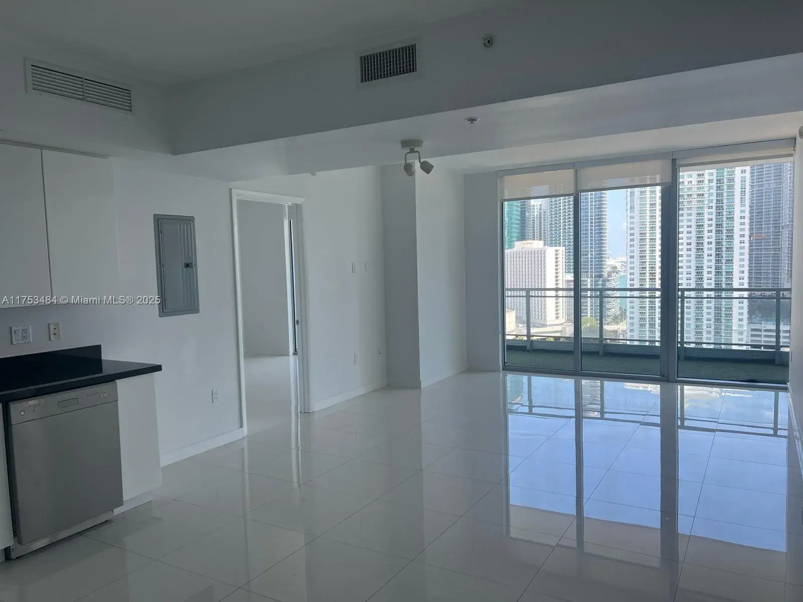 92 SW 3rd St # 2412, Miami FL 33130