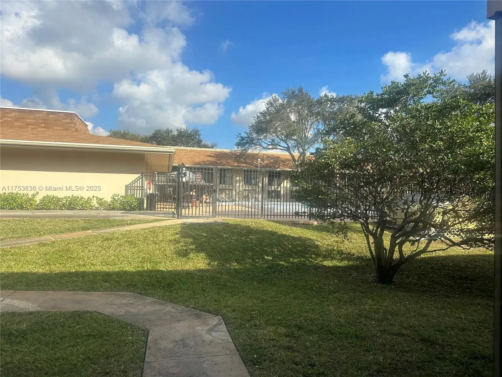 5851 Washington St # 84, Hollywood FL 33121