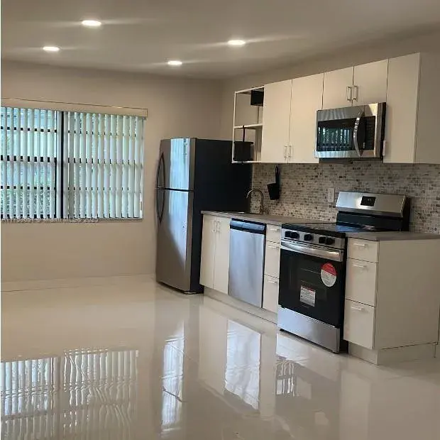 2307 Taylor St # 205, Hollywood FL 33020