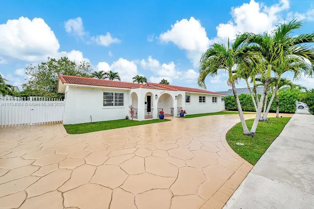1840 SW 94th Ave, Miami FL 33165