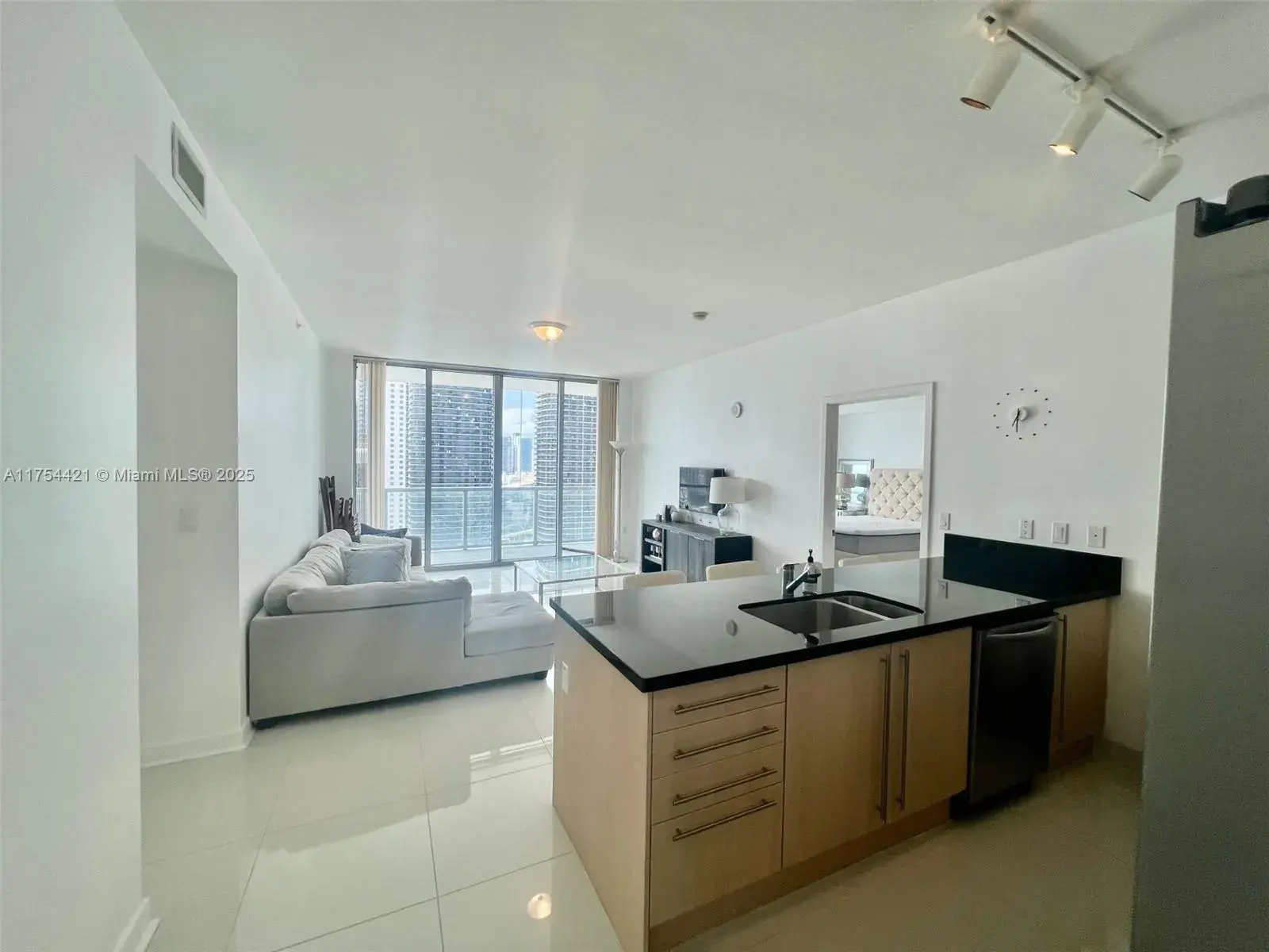 2 bedroom 2 bath Residential for sale at 1111 SW 1st Ave # 3223, Miami FL 33130