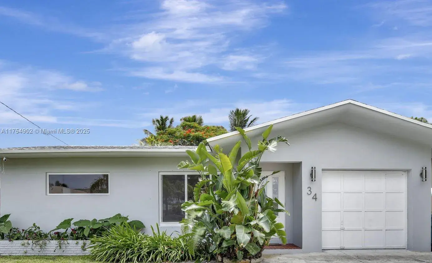2 bedroom 1 bath Residential for sale at 34 SE 14th St, Dania Beach FL 33004