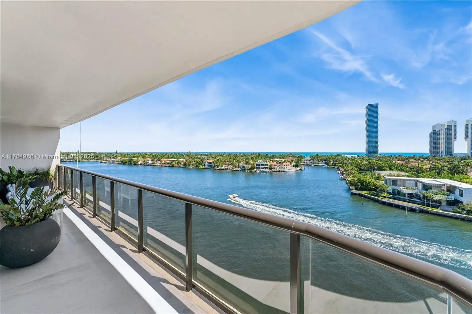 2 bedroom 2 bath Residential for sale at 19667 Turnberry Way # 8K, Aventura FL 33180