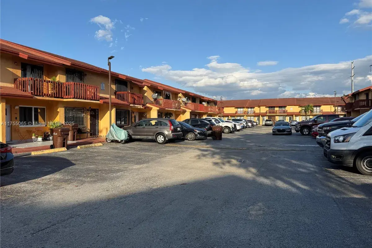 2211 W 52nd St # 211, Hialeah FL 33016