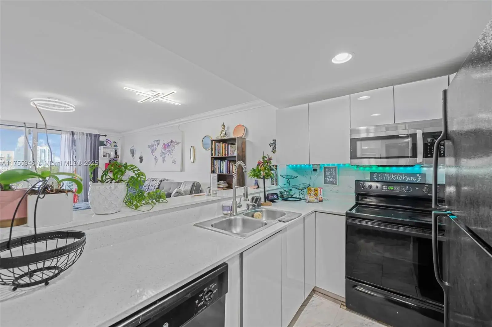 1 bedroom 1 bath Residential Lease for rent at 401 Ocean Dr # 602, Miami Beach FL 33139