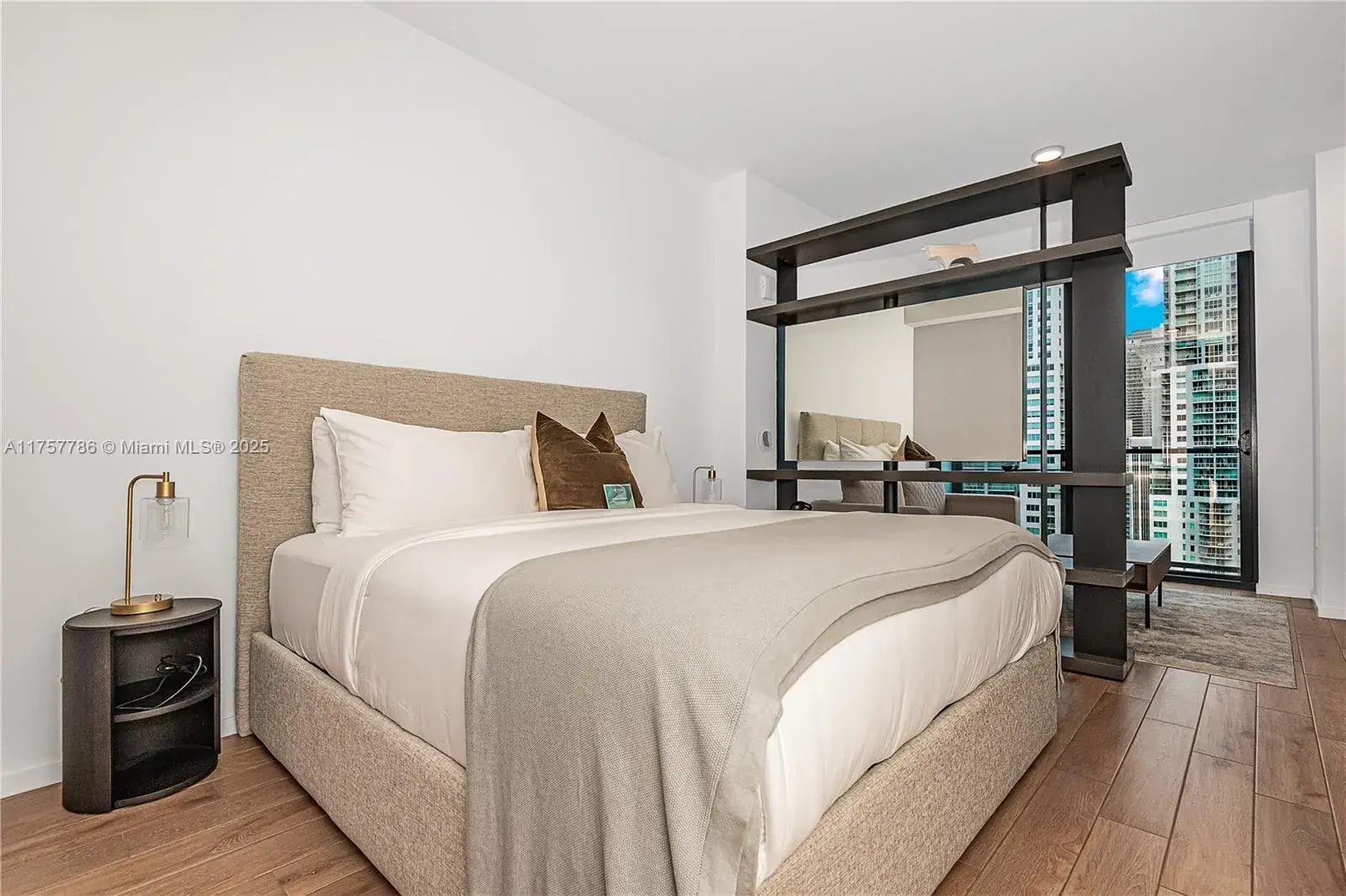 1 bath Residential for sale at 398 NE 5th St # 2516, Miami FL 33132