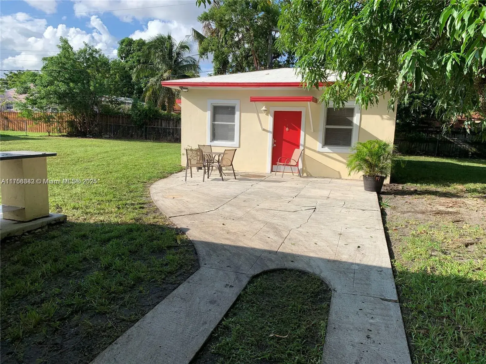 2423 SW 13th St, Miami FL 33145