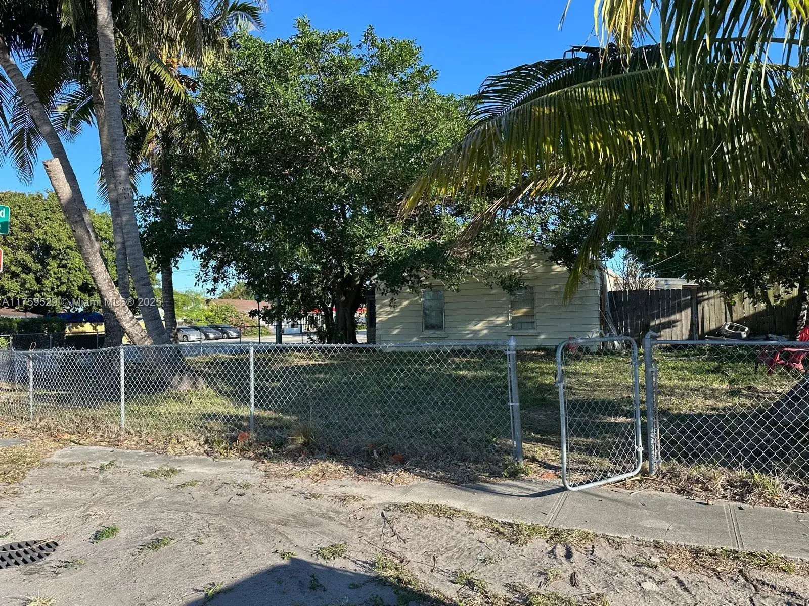 141 SE 8th Ave, Hialeah FL 33010