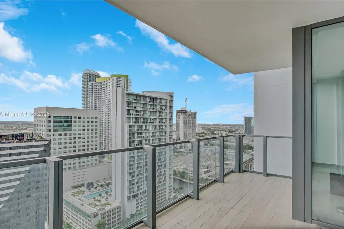 88 SW 7th St # 2208, Miami FL 33130