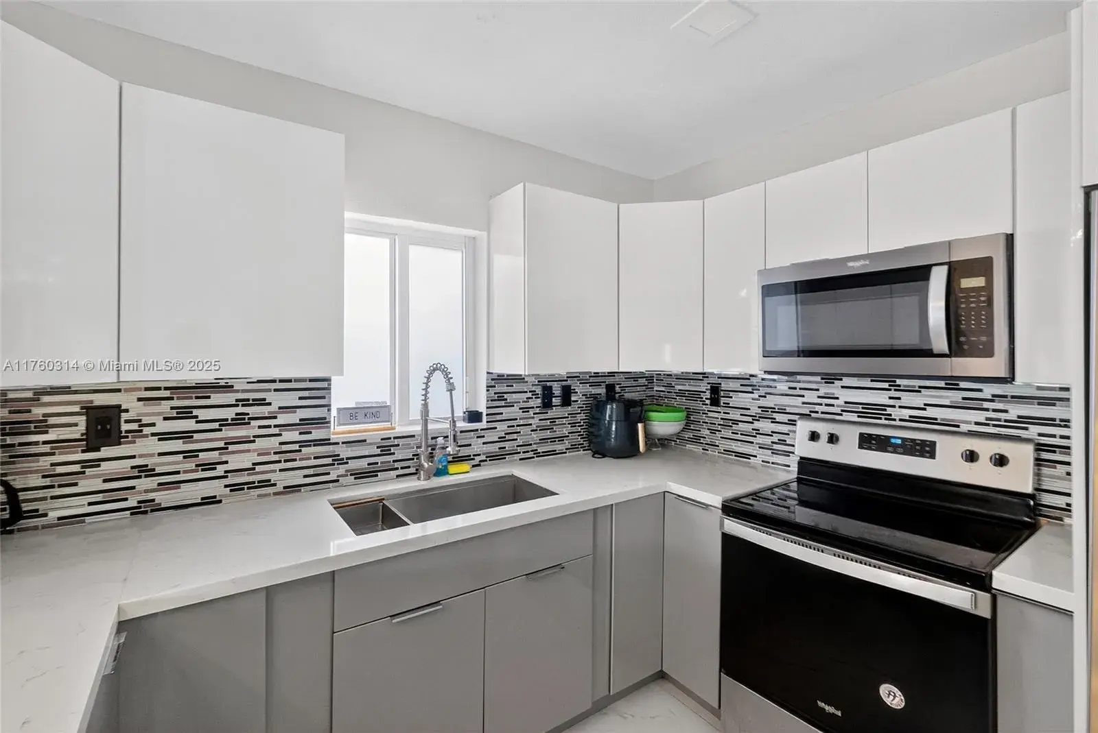 231 NW 44th St, Miami FL 33127