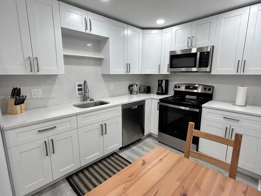 1 bedroom 1 bath Residential for sale at 4001 S Ocean Dr # 4G, Hollywood FL 33019