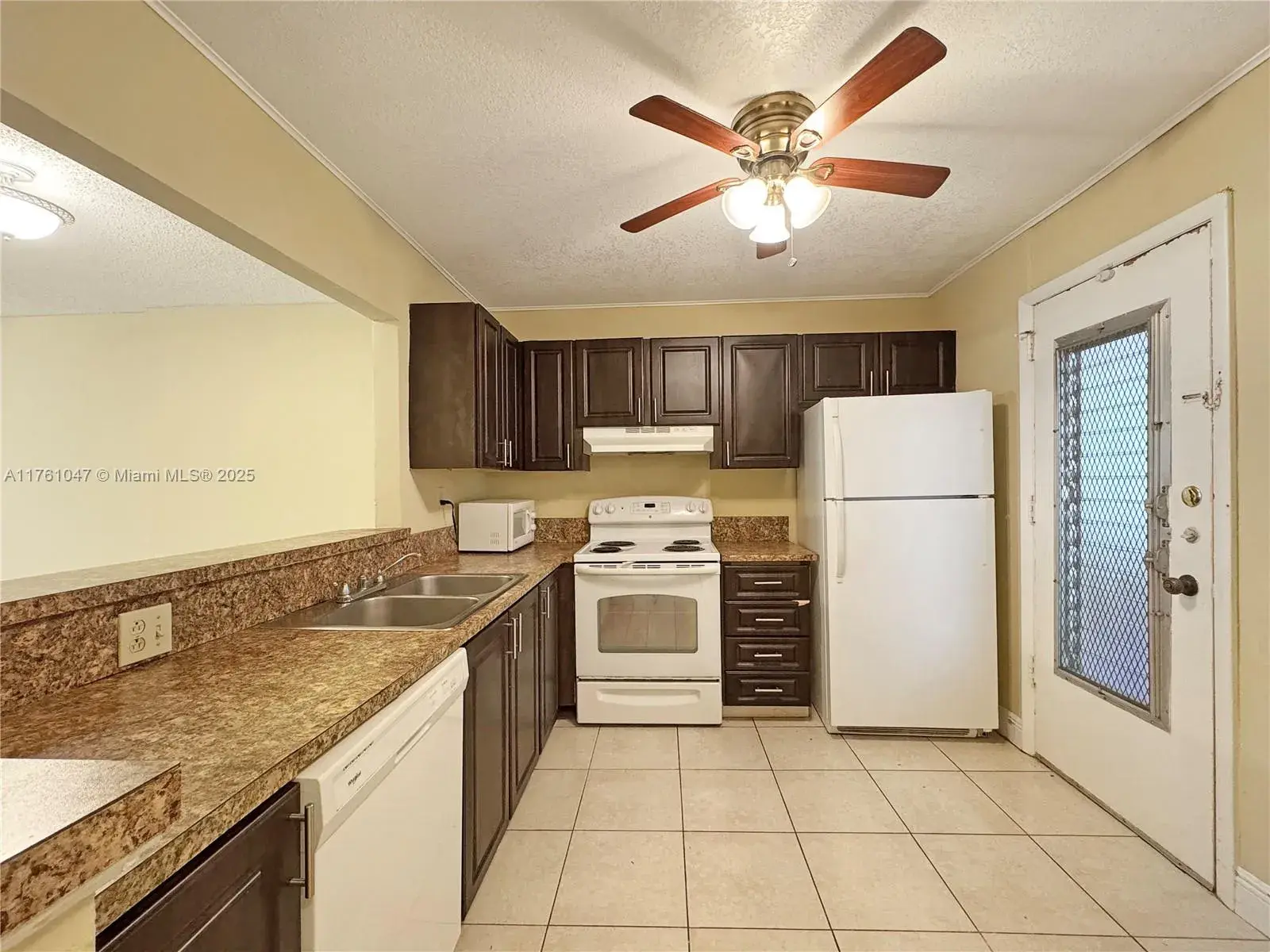 2 bedroom 1 bath Residential for sale at 410 NW 68th Ave # 207, Plantation FL 33317
