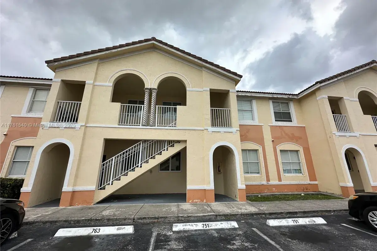 1663 SE 27th Dr # 103, Homestead FL 33035