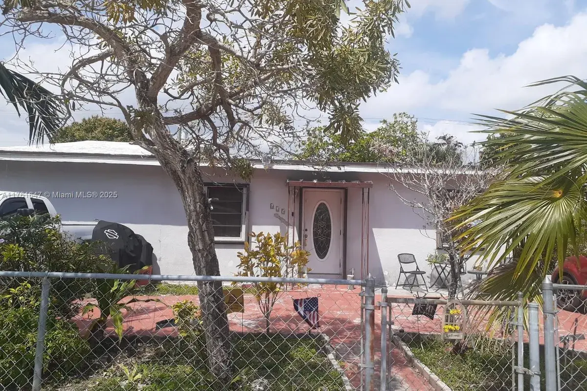 625 E 28th St, Hialeah FL 33013