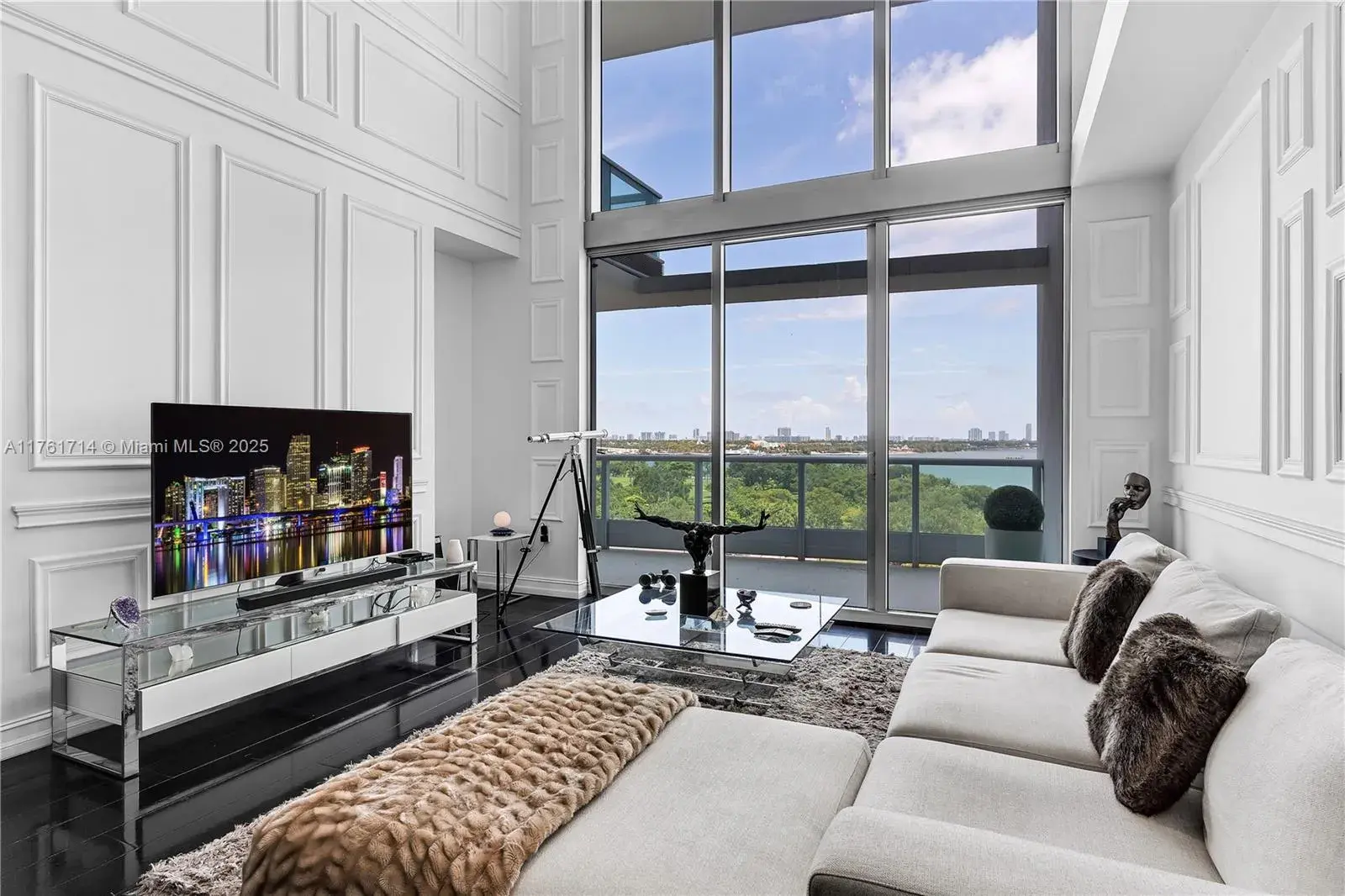 900 BISCAYNE BLVD # 909, Miami FL 33132