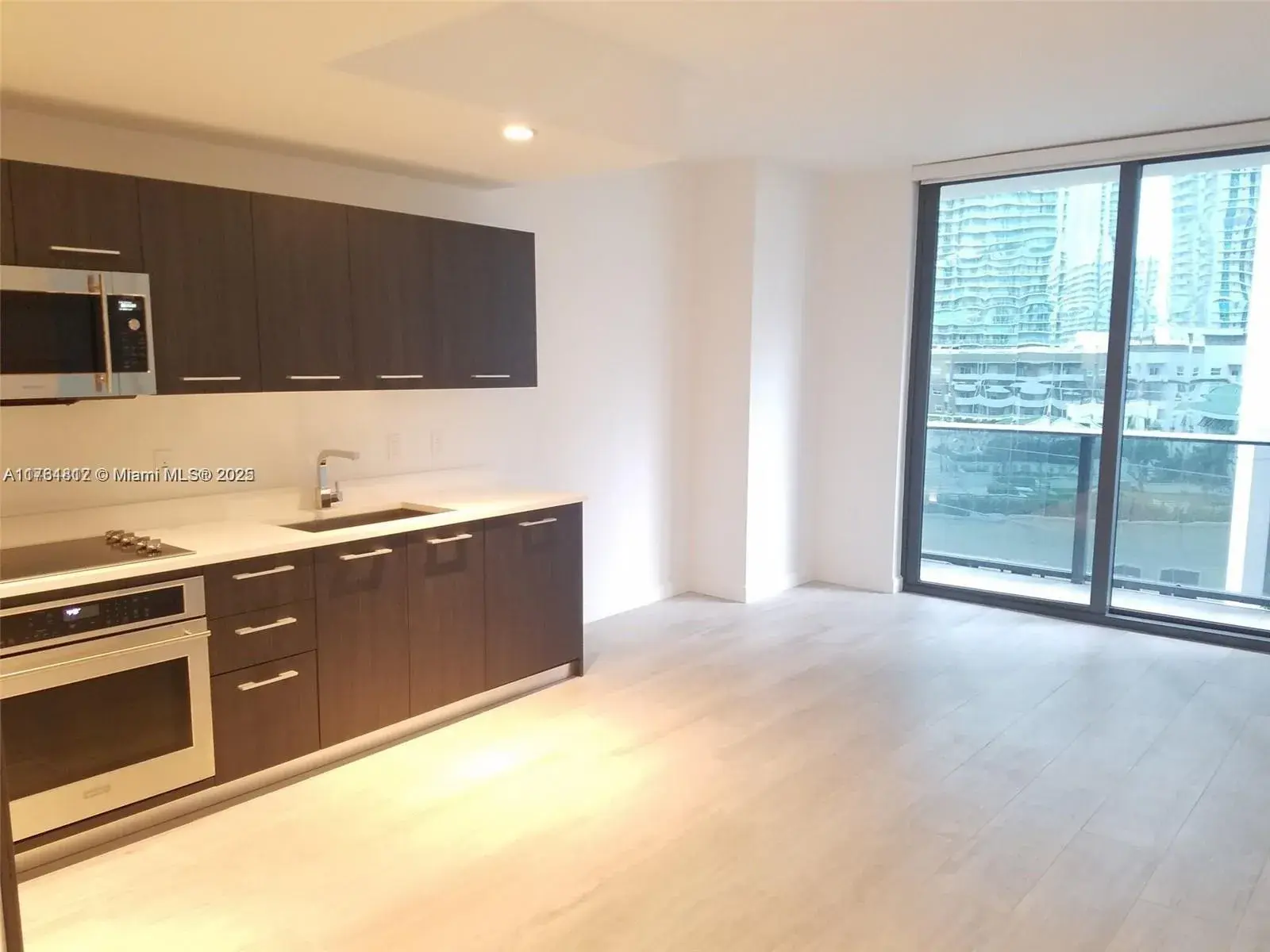 55 SW 9th St # 1107, Miami FL 33130
