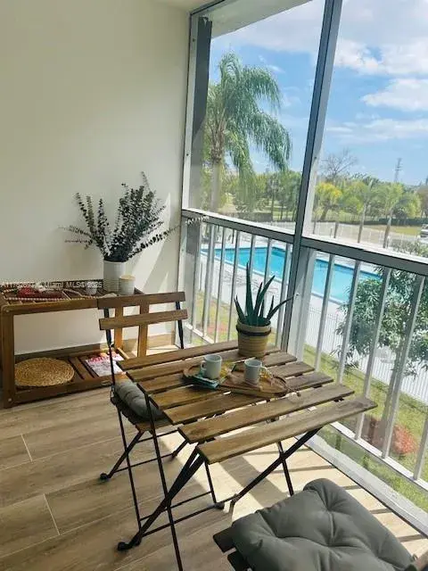 1 bedroom 1 bath Residential for sale at 1101 Hillcrest Ct # 306, Hollywood FL 33021