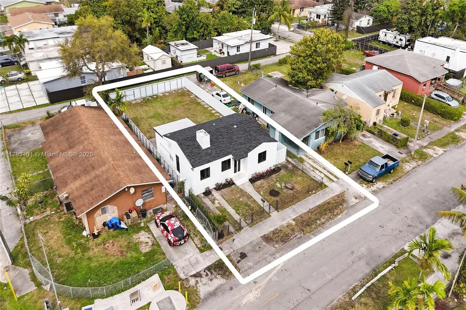 887 NW 77th St, Miami FL 33150