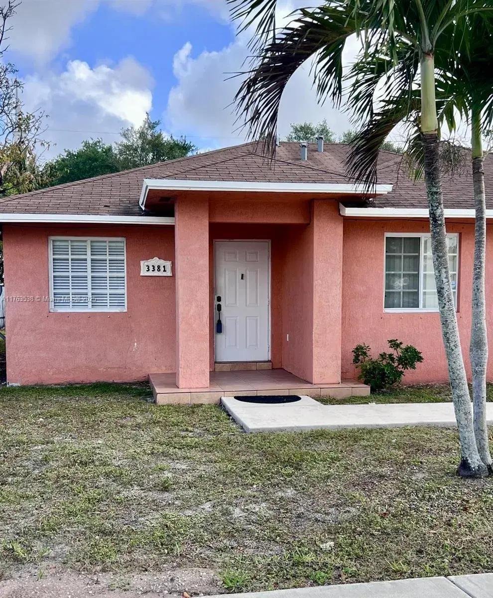 3381 NW 212th St, Miami Gardens FL 33056
