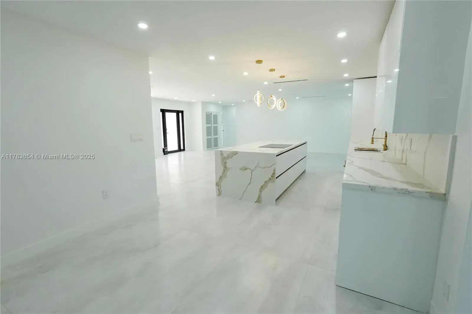 3 bedroom 2 bath Residential for sale at 15710 SW 87th Ct, Palmetto Bay FL 33157