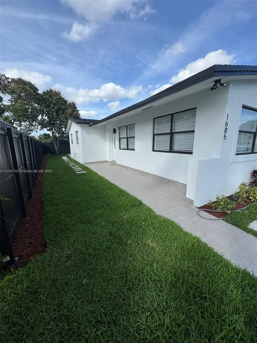 1605 NW 117th St, Miami FL 33167