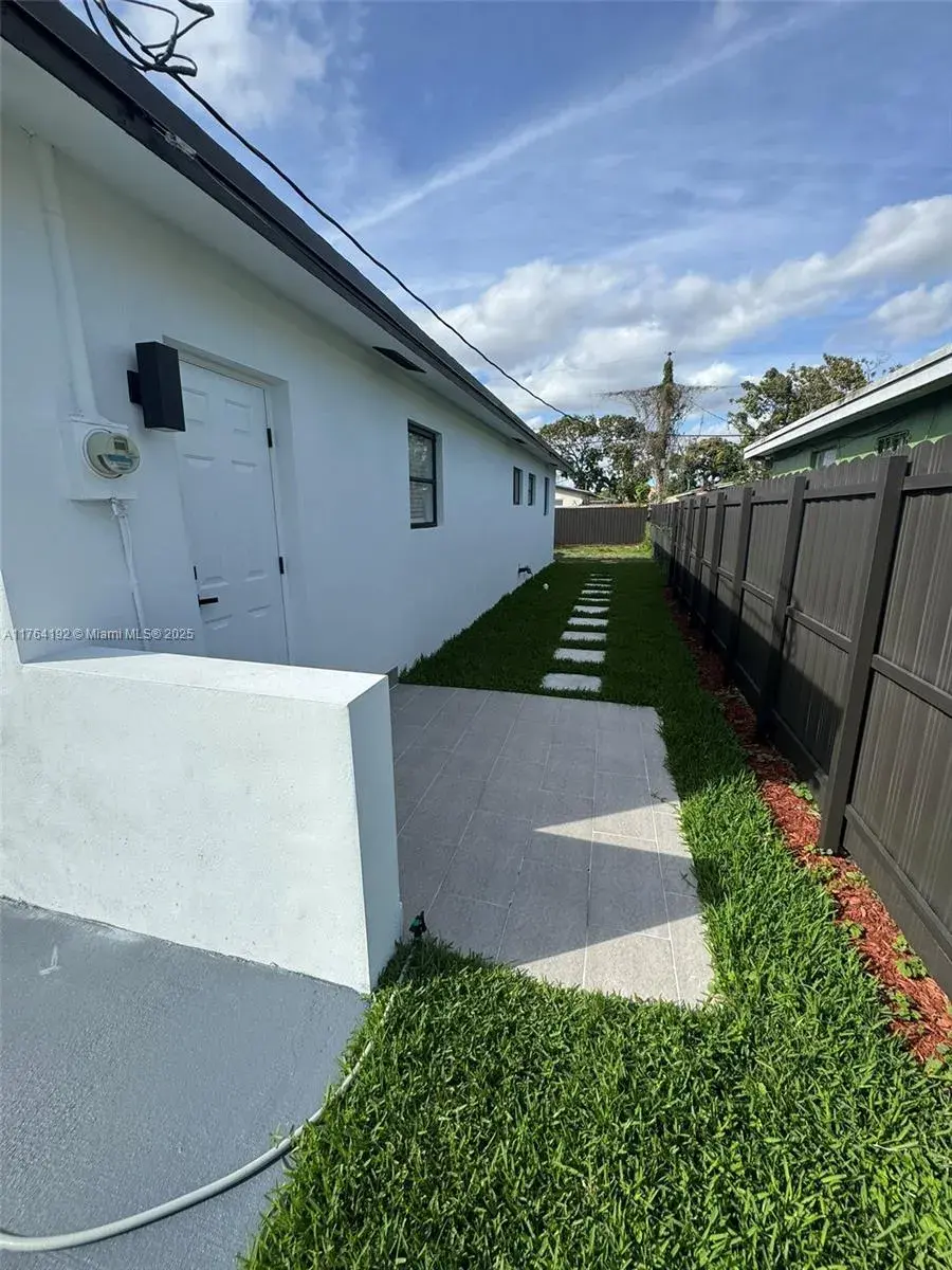 1605 NW 117th St, Miami FL 33167
