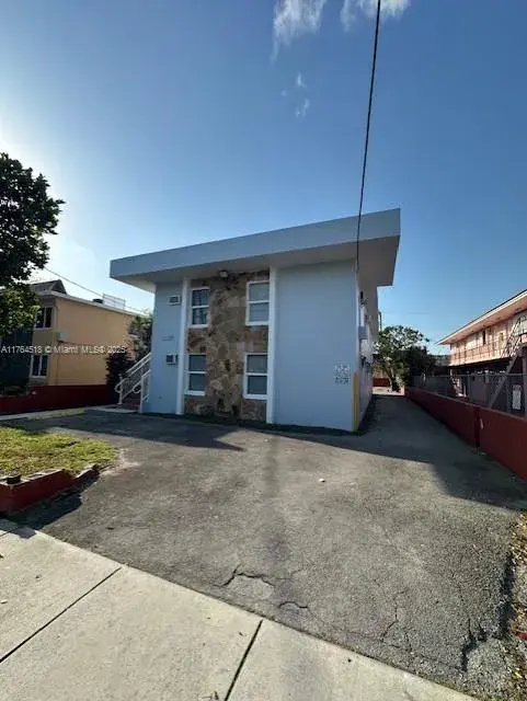 2 bedroom 1 bath Residential Lease for rent at 1630 NW 1st St # 5, Miami FL 33125
