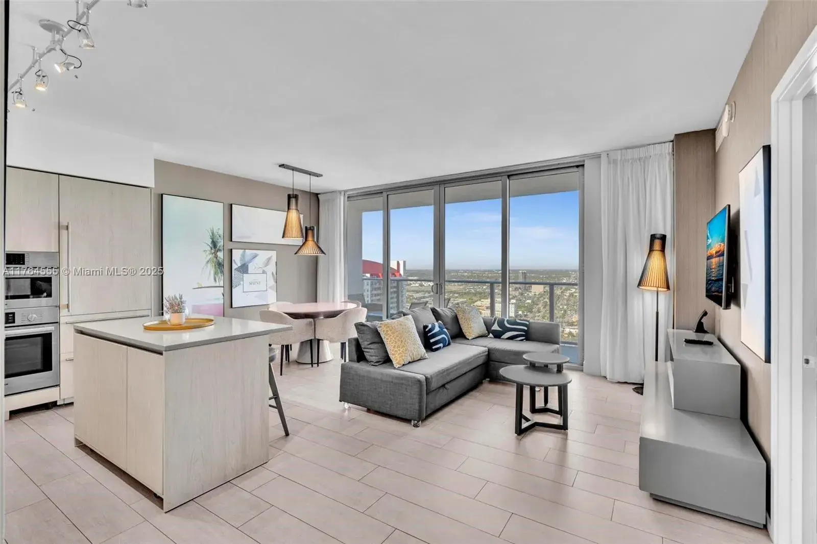 1 bedroom 1 bath Residential for sale at 4010 S Ocean Dr # R3106, Hollywood FL 33019