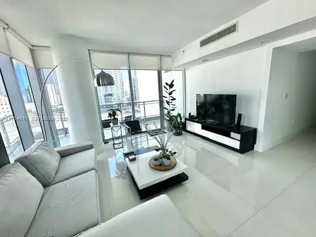 92 SW 3rd St # 1410, Miami FL 33130