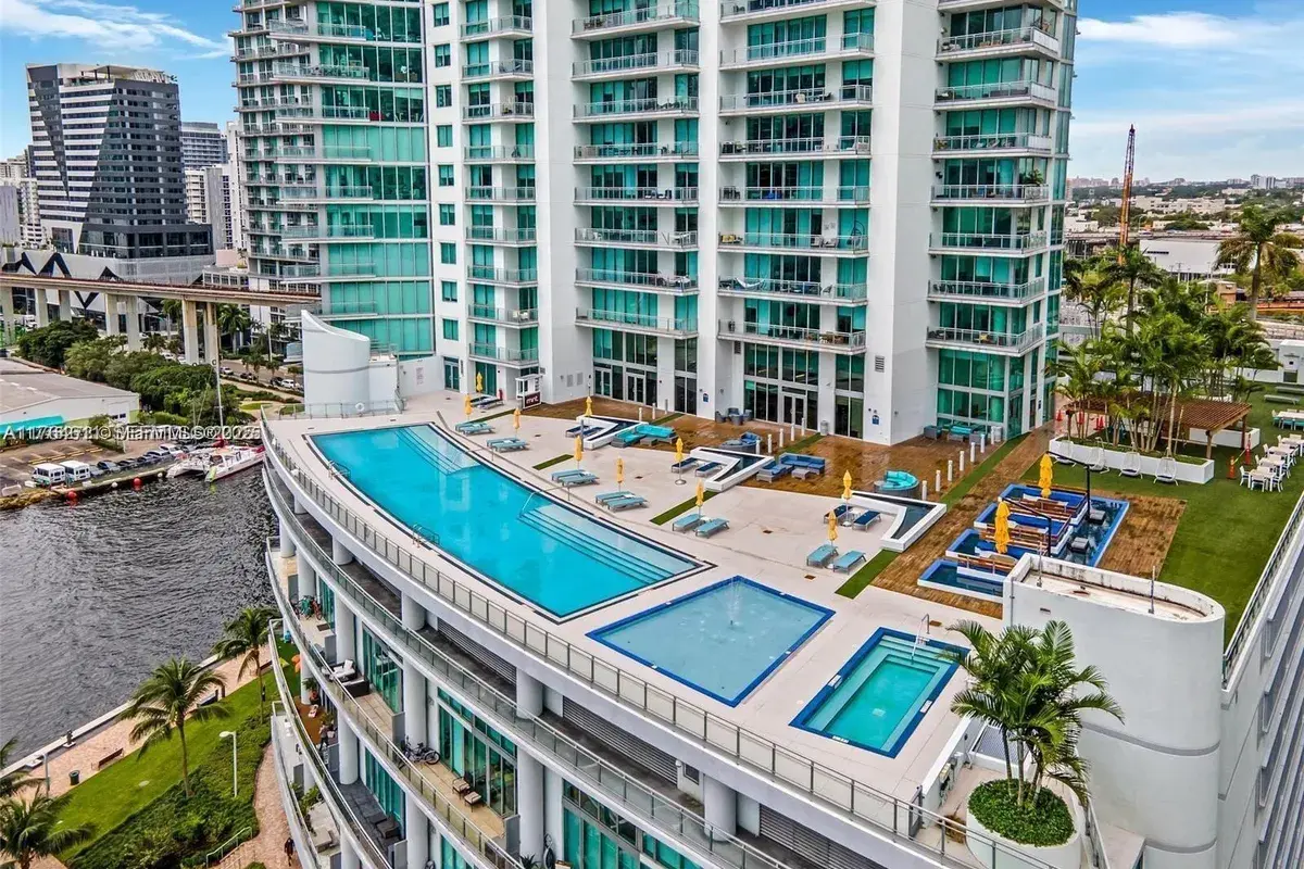 92 SW 3rd St # 1410, Miami FL 33130