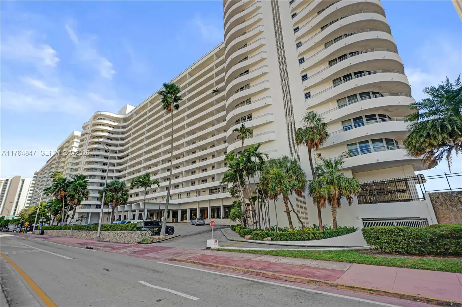1 bedroom 1 bath Residential Lease for rent at 5555 Collins Ave # 15C, Miami Beach FL 33140