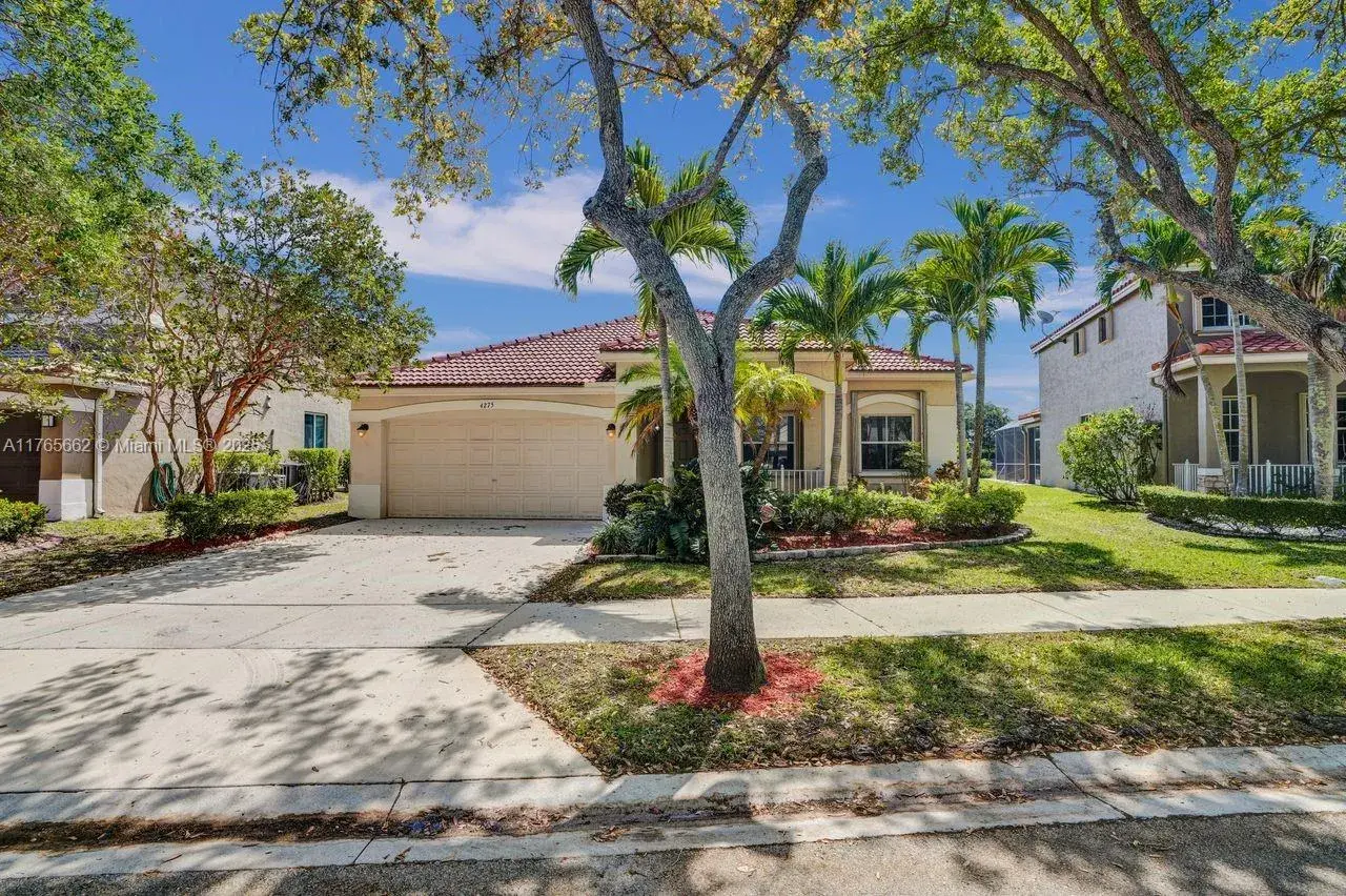 4 bedroom 2 bath Residential Lease for rent at 4275 Laurel Ridge Cir, Weston FL 33331