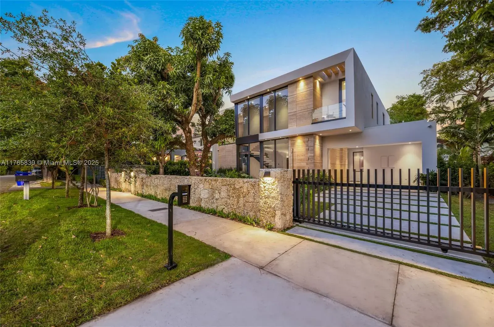 4 bedroom 5 bath Residential for sale at 2440 Trapp Ave, Miami FL 33133