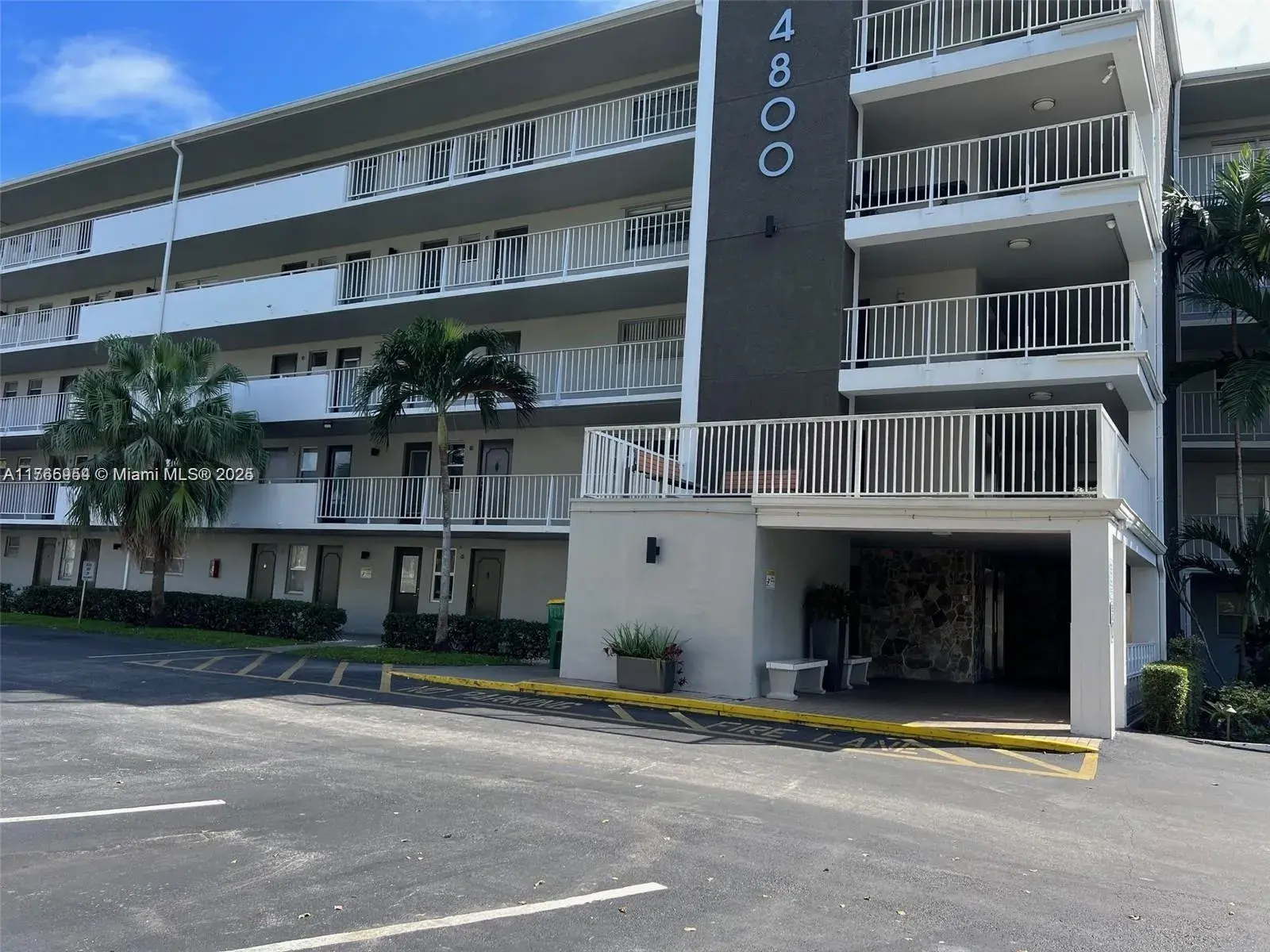 4800 Hillcrest Ln # 402, Hollywood FL 33021